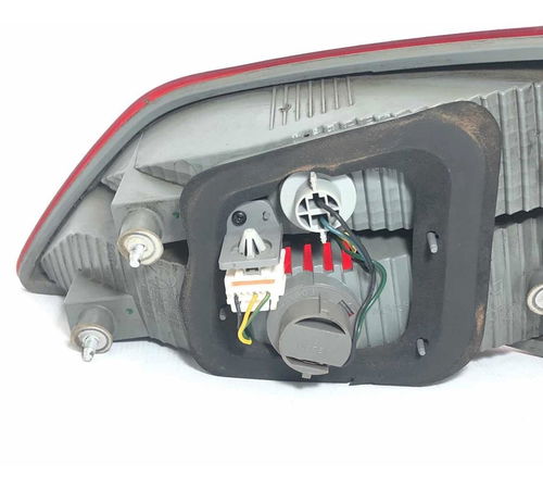 Lanterna Do Capô Traseiro Hyundai Hb20 2013 - 2015 Esquerda