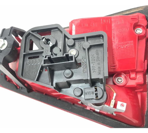 Lanterna Esquerda Capô Traseiro Audi A4 2009/2011