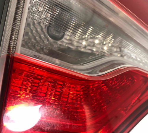Lanterna Esquerda Capô Traseiro Kia Sorento 2013/2014