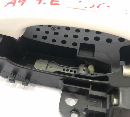 Maçaneta Traseira Esquerda Audi A4 09-12 8t0837167a