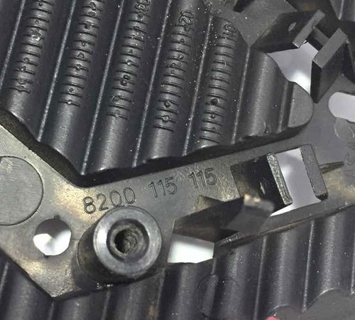 Suporte Emblema Para-choque Dianteiro Renault Megane 06/12