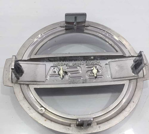 Emblema Capo Traseiro Nissan Versa