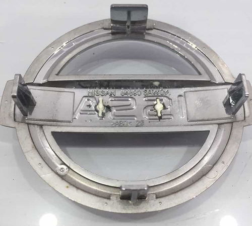 Emblema Capo Traseiro Nissan Versa