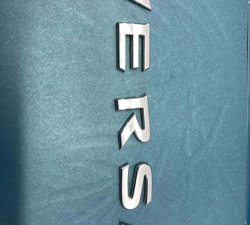 Emblema Escrita Capo Ts. Nissan Versa  2016