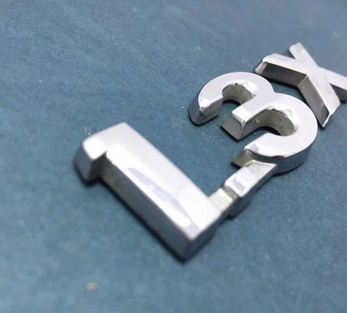Emblema 1.3x Capô Traseiro Toyota Etios 2012/2021