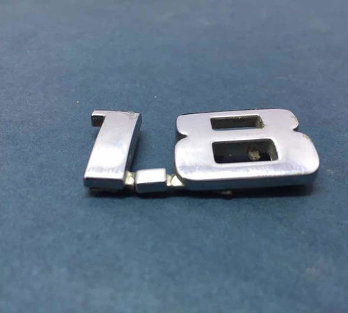 Emblema 1.8 Capô Traseiro Chevrolet Meriva 2004-2012