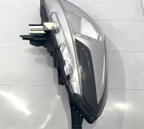 Farol Direito Nissan Versa 2015/2019