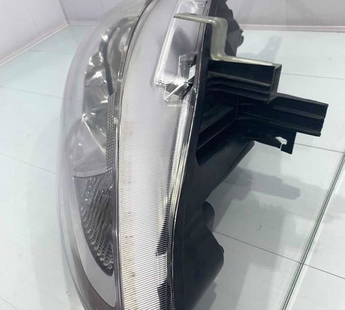 Farol Direito Nissan Versa 2015/2019