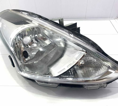 Farol Direito Nissan Versa 2015/2019