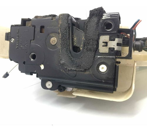 Fechadura Porta Traseira Esquerda Volkswagen Polo 2010