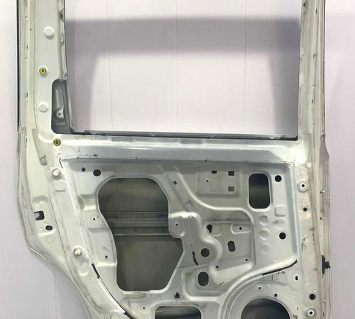 Porta Traseira Esquerda Nissan Livina 2010/2015 C/ Detalhes