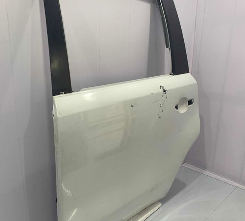 Porta Traseira Esquerda Nissan Livina 2010/2015 C/ Detalhes