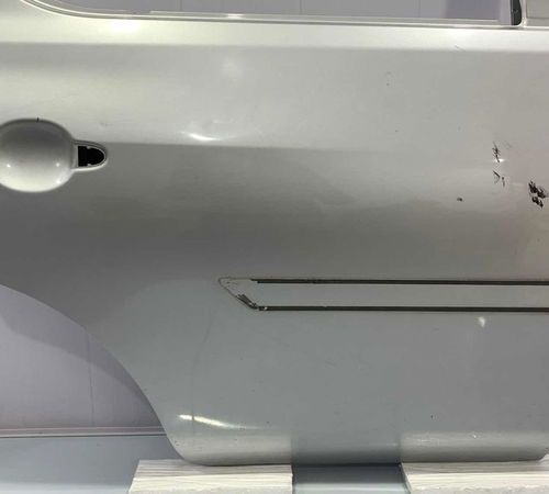 Porta Traseira Direita Nissan Versa 2011/2020 C/detalhes