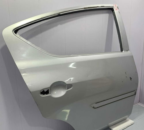 Porta Traseira Direita Nissan Versa 2011/2020 C/detalhes