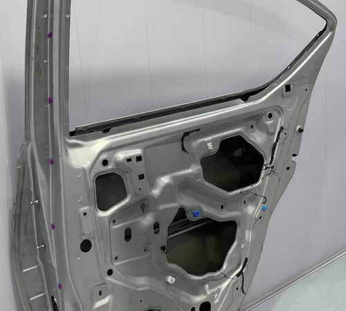 Porta Traseira Direita Nissan Versa 2011/2020 C/detalhes