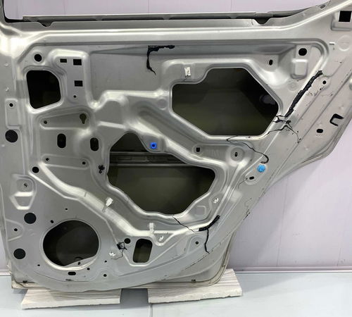Porta Traseira Direita Nissan Versa 2011/2020 C/detalhes