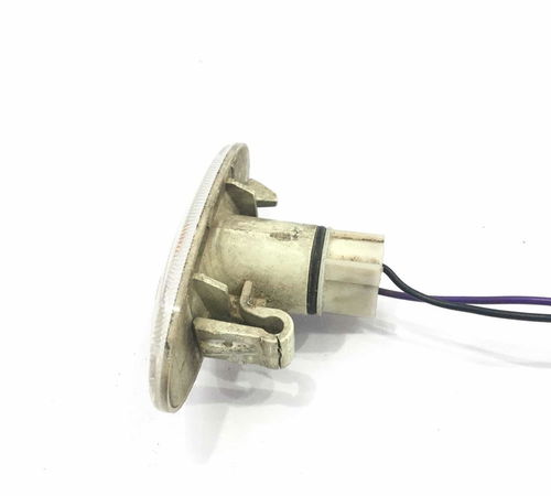 Pisca Para-lama Nissan Livina 2010