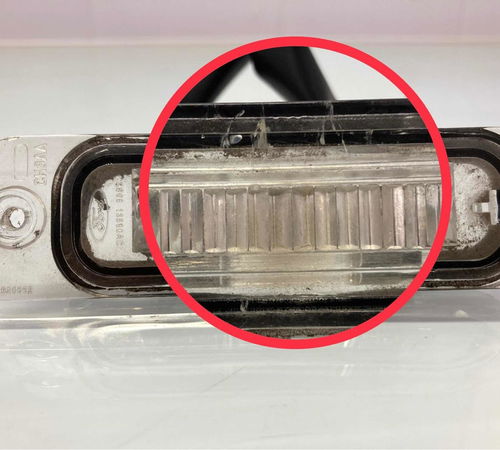 Luz Placa Ford Fiesta Sedan 2004/2013 (c/detalhe)