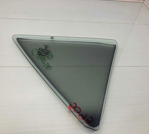 Vidro Vigia Traseiro Direito Toyota Corolla 2015/2018