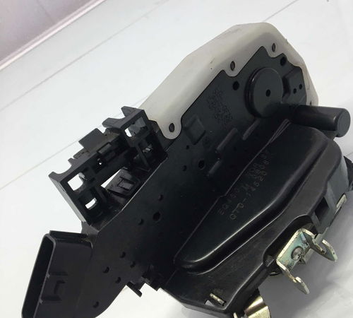 Fechadura Porta Traseira Esquerda Nissan Livina 2011