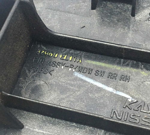 Moldura Botão Vidro T/d Direito Nissan Tiida 2011
