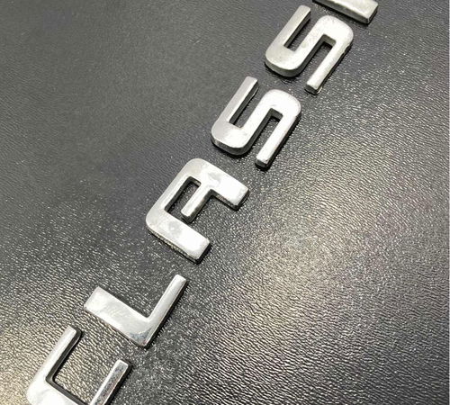 Emblema Classic Capo Traseiro Gm Corsa Sedan 2008