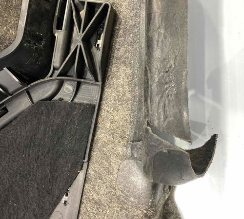 Forro Porta Malas Lado Direito Audi A4 2011 C/detalhe
