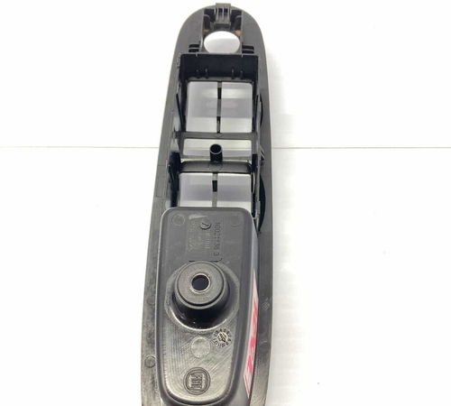 Moldura Botão Vidro Dianteiro Dia. Esquerdo Fiat Punto 2012