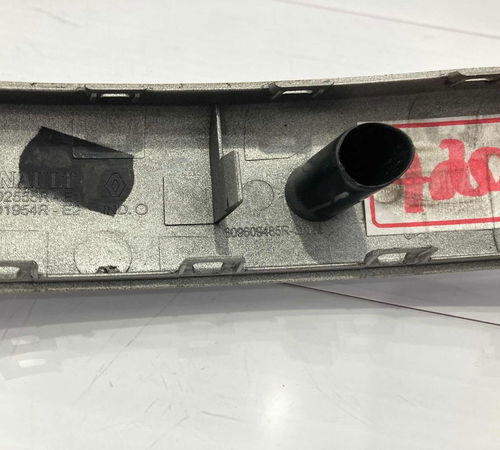 Moldura Puxador Porta Dianteira Direita Sandero 2015