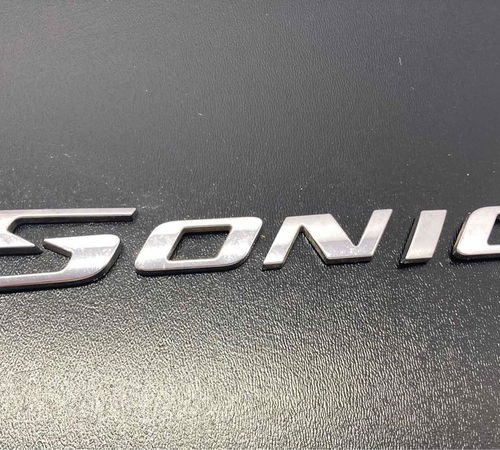 Emblema Sonic Capo Traseiro Gm Sonic 2012/2016