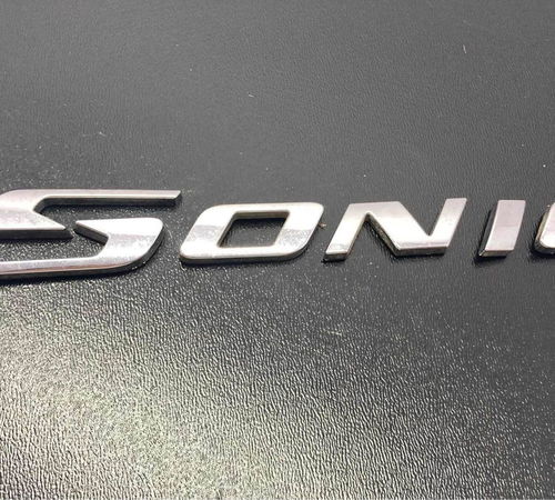 Emblema Sonic Capo Traseiro Gm Sonic 2012/2016