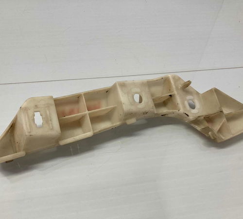 Guia Pára-choque Dianteiro Direito Nissan Livina 2010