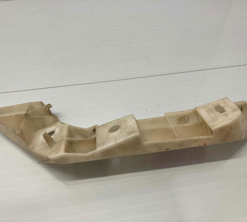 Guia Pára-choque Dianteiro Direito Nissan Livina 2010