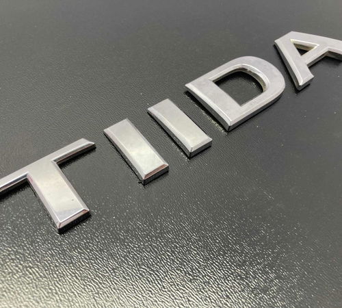 Emblema Tiida Capô Traseiro Nissan Tiida 2010