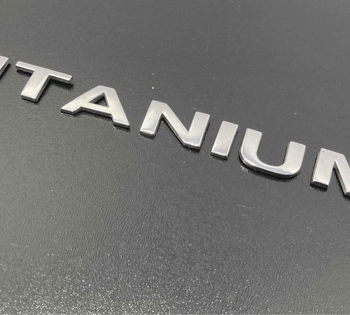 Emblema Titanium Capô Traseiro Fiat Grand Siena 2013