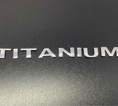 Emblema Titanium Capô Traseiro Fiat Grand Siena 2013