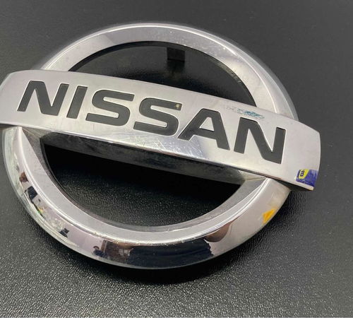 Emblema Grande Dianteira Nissan Versa 2017