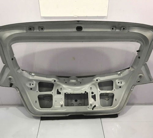 Capô Tampa Traseira Chevrolet Onix 2013/2018 Com Furo Miolo