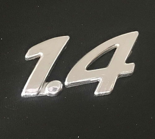 Emblema 1.4 Capô Traseiro Peugeot 207 2...