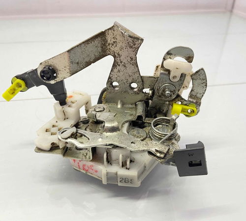 Fechadura Manual Traseira Esq Toyota Eti...