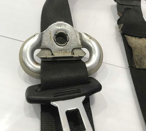Cinto Segurança Dianteiro Direito Volkswagen Golf Sr 2002