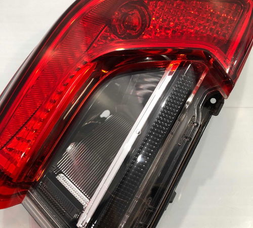Lanterna Direita Toyota Corolla 2020/2021 Original