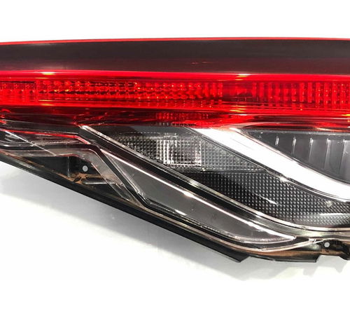 Lanterna Direita Capô Traseiro Toyota C...
