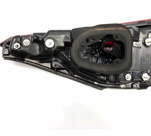 Lanterna Esquerda Capô Traseiro Toyota Corolla 2020/2021