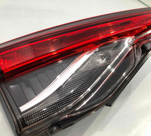 Lanterna Esquerda Capô Traseiro Toyota Corolla 2020/2021
