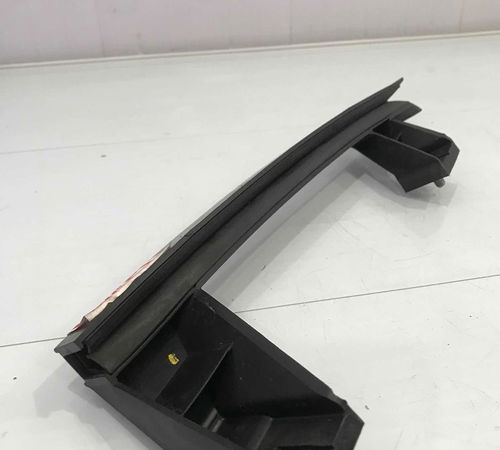 Guia Da Canaleta Traseiro Direito Chevrolet Sonic 2012-2014