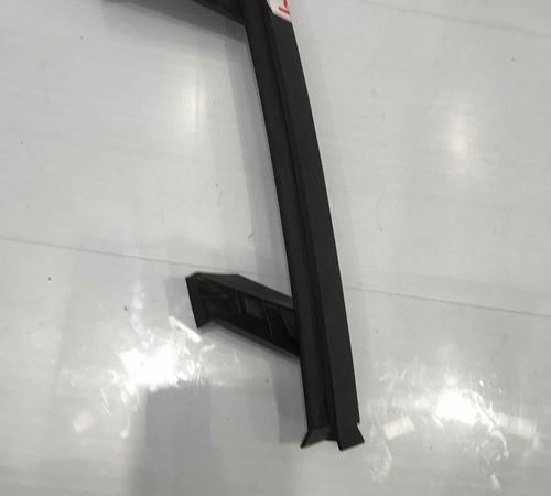Guia Da Canaleta Traseiro Direito Chevrolet Sonic 2012-2014
