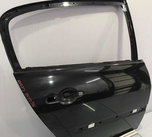 Porta Traseira Direita Renault Megane Sedan 06/12 Com Detalh