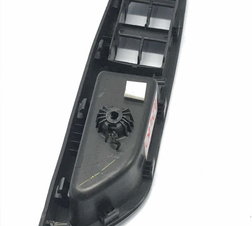 Moldura Comando Vidros Elétricos Chevrolet Onix 2017/2019