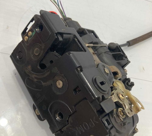 Fechadura Traseira Direita Volkswagen Golf Sr 2002